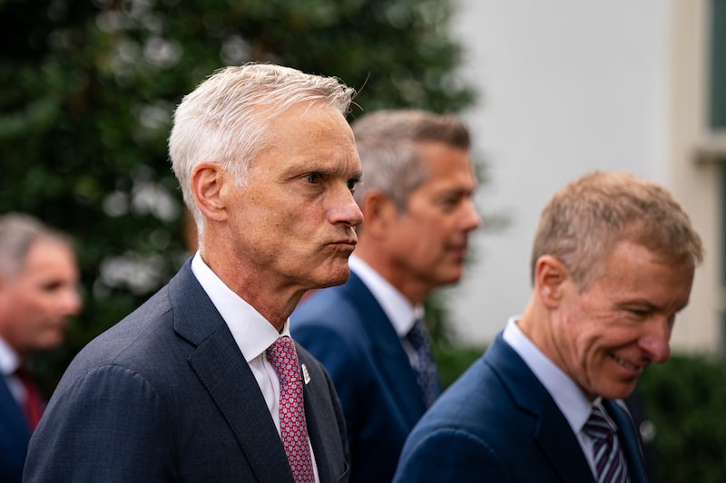 United, American CEOs To Meet Vance As Shutdown Strains Travel United, American CEOs To Meet Vance As Shutdown Strains Travel