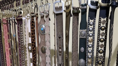 Bad Bunny revive el interés por el cinturón tras su aparición en el Super Bowl Bad Bunny revive el interés por el cinturón tras su aparición en el Super Bowl