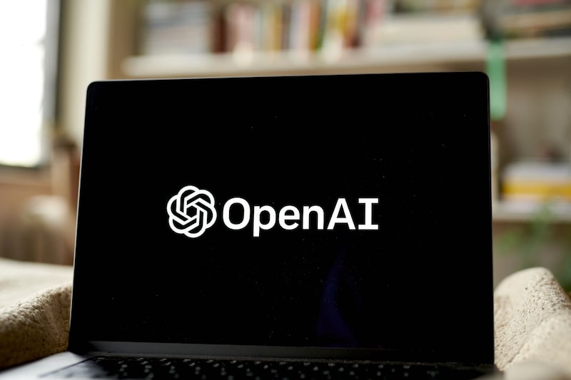 El logotipo de OpenAI en una computadora portátil. El logotipo de OpenAI en una computadora portátil.