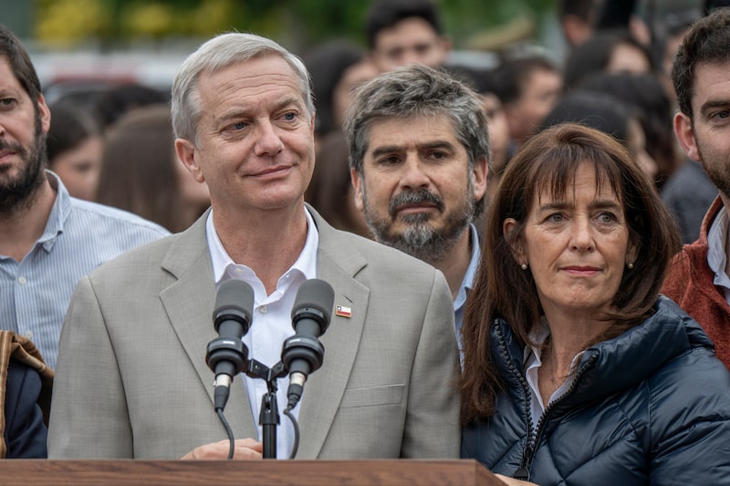 José Antonio Kast habla tras votar en un colegio electoral durante la segunda vuelta de las elecciones en Paine, Chile, el 14 de diciembre. José Antonio Kast habla tras votar en un colegio electoral durante la segunda vuelta de las elecciones en Paine, Chile, el 14 de diciembre.