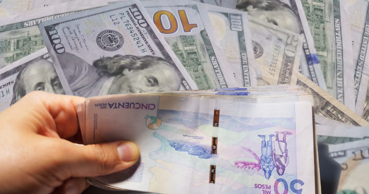 Photo: Bloomberg Línea Peso colombiano y dólar de EE.UU