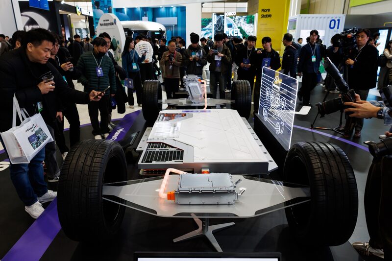 LG Energy, el mayor fabricante de baterías de Corea del Sur, considera que el sector de los vehículos eléctricos tocará fondo en el primer semestre de este año. (Bloomberg) LG Energy, el mayor fabricante de baterías de Corea del Sur, considera que el sector de los vehículos eléctricos tocará fondo en el primer semestre de este año. (Bloomberg)