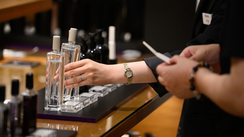 Mercado global de perfumes ganha força em 2025 com novas marcas e estilos Mercado global de perfumes ganha força em 2025 com novas marcas e estilos