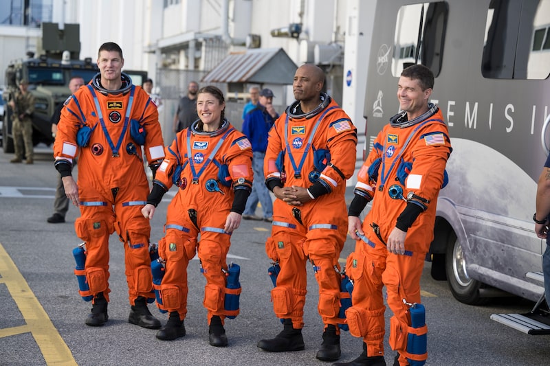 De derecha a izquierda, los astronautas de la NASA Reid Wiseman, Victor Glover, Christina Koch Y Jeremy Hanse. De derecha a izquierda, los astronautas de la NASA Reid Wiseman, Victor Glover, Christina Koch Y Jeremy Hanse.