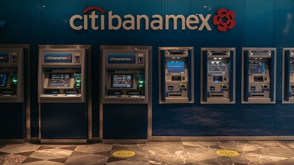 México cuidará que no se despidan masivamente trabajadores tras la venta de Banamex: AMLO México cuidará que no se despidan masivamente trabajadores tras la venta de Banamex: AMLO