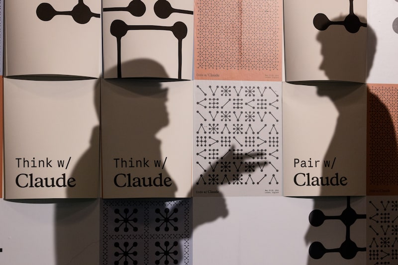 Identidad visual de "Code with Claude" en los carteles de la conferencia de desarrolladores "Code with Claude" de Anthropic PBC, celebrada en Londres. Foto: Chris Ratcliffe/Bloomberg Identidad visual de "Code with Claude" en los carteles de la conferencia de desarrolladores "Code with Claude" de Anthropic PBC, celebrada en Londres. Foto: Chris Ratcliffe/Bloomberg