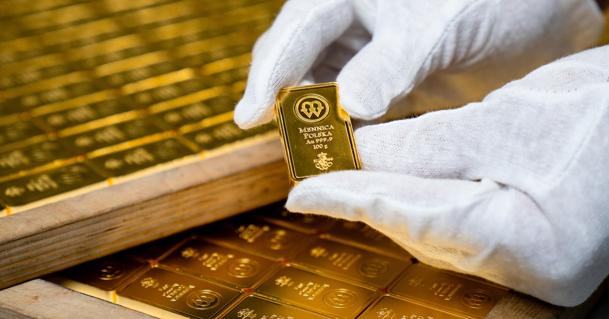 Oro baja por primera vez desde noviembre 2025 por debajo de los 4.000 dólares