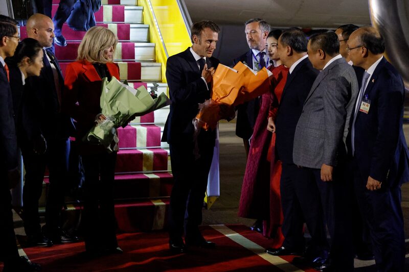 Entre os acordos firmados durante a visita de Macron, a VietJet Aviation anunciou que dobrou o pedido de aeronaves widebody Airbus SE A330 para 40 aviões Entre os acordos firmados durante a visita de Macron, a VietJet Aviation anunciou que dobrou o pedido de aeronaves widebody Airbus SE A330 para 40 aviões