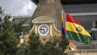 Bolivia atrae a inversores con reformas económicas, pero el ajuste golpea a los hogares Bolivia atrae a inversores con reformas económicas, pero el ajuste golpea a los hogares