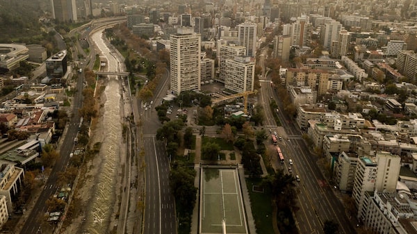 Chile prepara una nueva emisión de bonos en euros tras ampliar el límite de deuda Chile prepara una nueva emisión de bonos en euros tras ampliar el límite de deuda