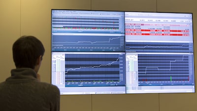 Rússia sobe juros, suspende negócios na bolsa e rublo desaba até 30% Rússia sobe juros, suspende negócios na bolsa e rublo desaba até 30%