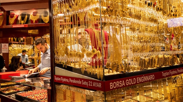 Por que barras de ouro estão migrando do Ocidente para a Ásia? Por que barras de ouro estão migrando do Ocidente para a Ásia?