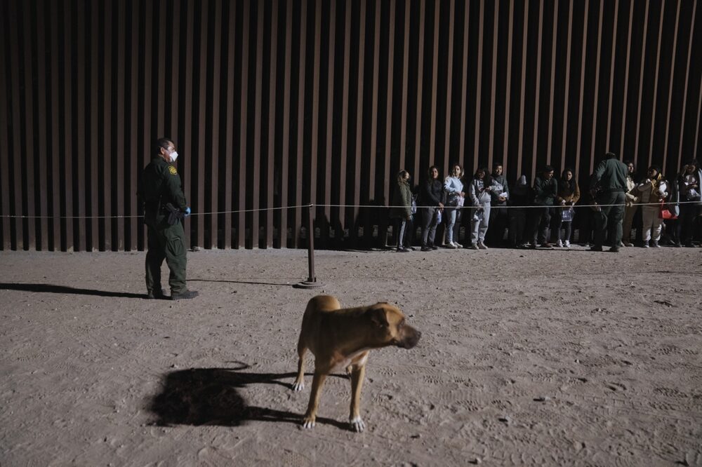 Migrants In Arizona Ahead Of The Lifting Of Title 42 Migrants In Arizona Ahead Of The Lifting Of Title 42