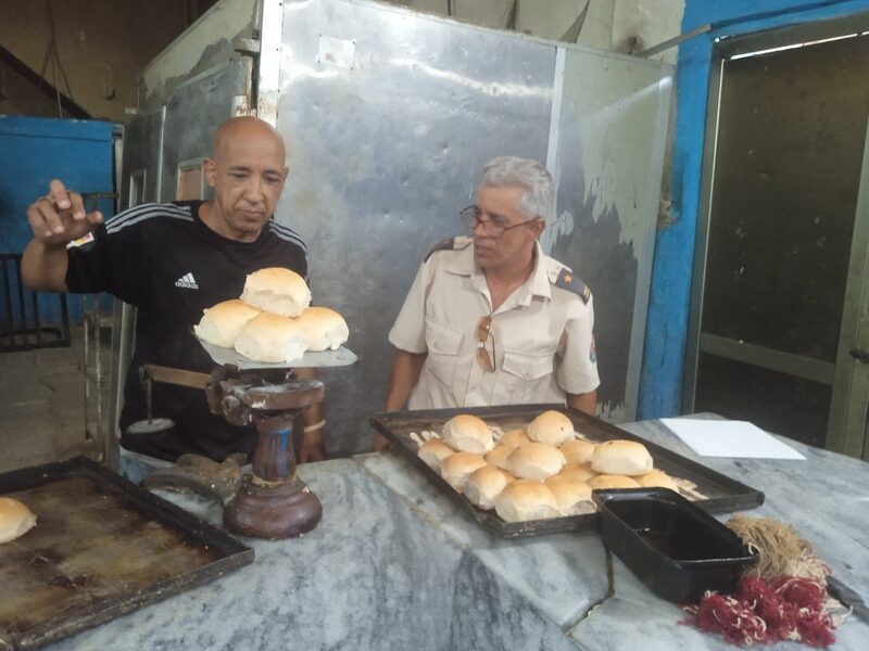Ración de pan en Cuba Ración de pan en Cuba