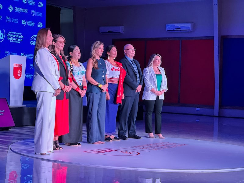 En el primer debate vicepresidencial en Ecuador participaron 14 de 16 binomios. En el primer debate vicepresidencial en Ecuador participaron 14 de 16 binomios.