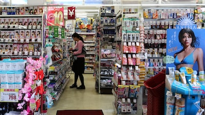 Família japonesa luta para manter o controle de rede de farmácias de 157 anos Família japonesa luta para manter o controle de rede de farmácias de 157 anos