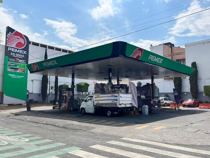Estación gasolinera en la Ciudad de México Estación gasolinera en la Ciudad de México