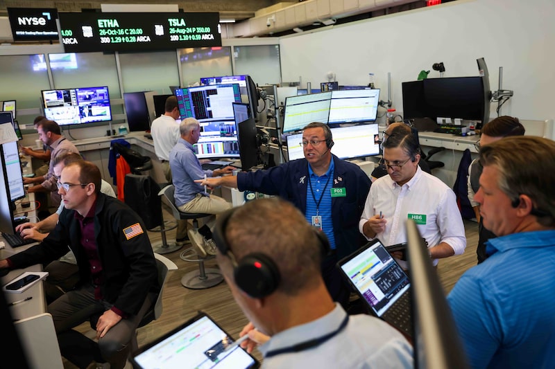 Chip Rout Pulls Stocks Down At Start Of Busy Week Chip Rout Pulls Stocks Down At Start Of Busy Week