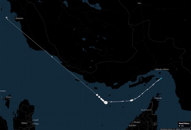 El Yuri, sancionado por EEUU, parecía intentar cruzar el estrecho de Ormuz a primera hora del viernes.Fuente: Bloomberg El Yuri, sancionado por EEUU, parecía intentar cruzar el estrecho de Ormuz a primera hora del viernes.Fuente: Bloomberg