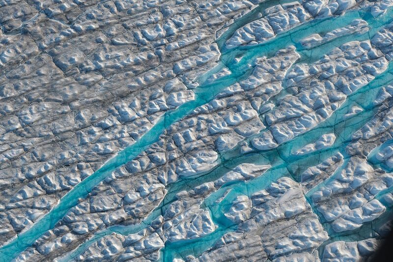 En esta vista, desde un avión, ríos de agua tallan la capa de hielo de Groenlandia cerca del glaciar Sermeq Avangnardleq, el 04 de agosto de 2019, cerca de Ilulissat, Groenlandia. En esta vista, desde un avión, ríos de agua tallan la capa de hielo de Groenlandia cerca del glaciar Sermeq Avangnardleq, el 04 de agosto de 2019, cerca de Ilulissat, Groenlandia.