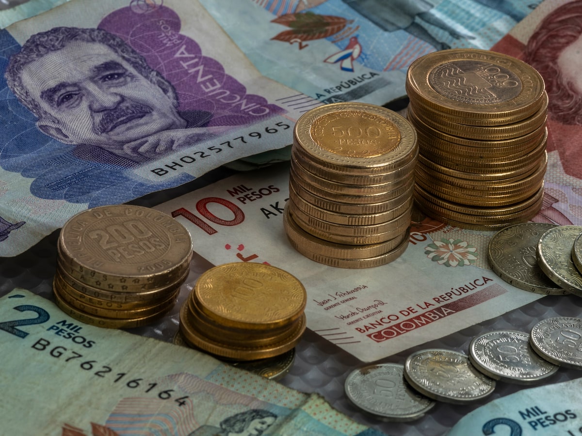 Peso colombiano influenciado por petróleo y Fed.