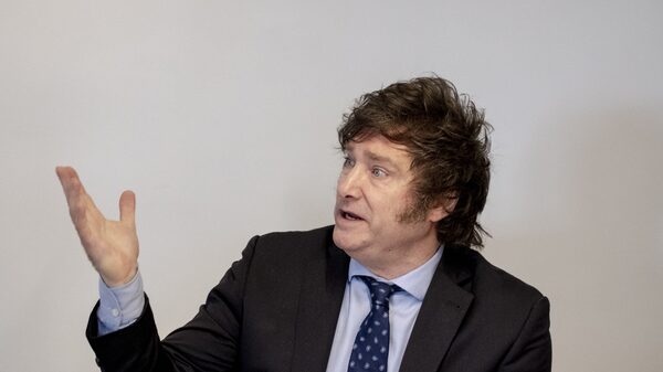 Plan de dolarización de Milei podría acelerar la inflación, dice Barclays Plan de dolarización de Milei podría acelerar la inflación, dice Barclays