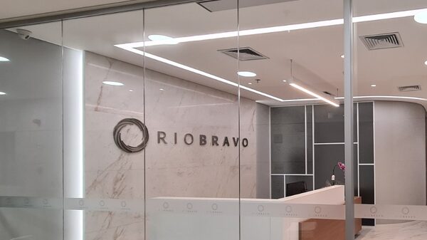 Rio Bravo vê recuo do dólar em 2024 com os cortes de juros nos Estados Unidos Rio Bravo vê recuo do dólar em 2024 com os cortes de juros nos Estados Unidos