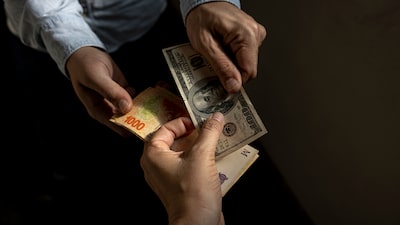 Por qué los argentinos siguen obsesionados con el dólar pese a su nueva estabilidad Por qué los argentinos siguen obsesionados con el dólar pese a su nueva estabilidad