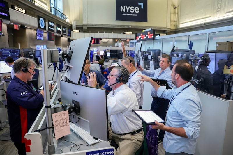 Traders work on the floor of the American Stock Exchange (AMEX) at the New York Stock Exchange (NYSE) in New York, US, on Friday, June 5, 2026. Wall Street's historic weekly run is poised to come to a halt, with stocks and bonds falling after a solid jobs report added to speculation the Federal Reserve's next interest-rate move will be a hike. Photographer: Michael Nagle/Bloomberg Traders work on the floor of the American Stock Exchange (AMEX) at the New York Stock Exchange (NYSE) in New York, US, on Friday, June 5, 2026. Wall Street's historic weekly run is poised to come to a halt, with stocks and bonds falling after a solid jobs report added to speculation the Federal Reserve's next interest-rate move will be a hike. Photographer: Michael Nagle/Bloomberg