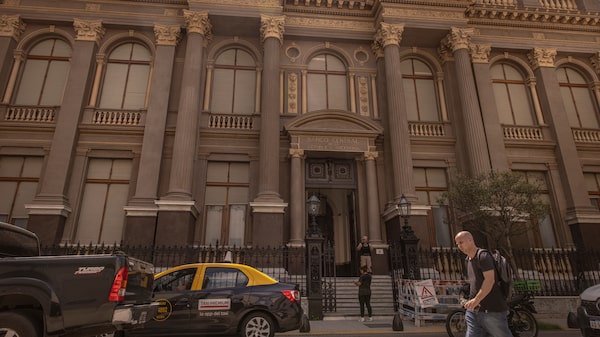 Las tasas de interés caen en picada en Argentina, situándose por debajo de la inflación Las tasas de interés caen en picada en Argentina, situándose por debajo de la inflación