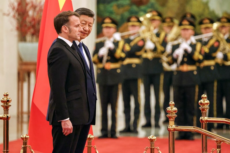 El presidente francés Macron junto a Xi, presidente de China. El presidente francés Macron junto a Xi, presidente de China.