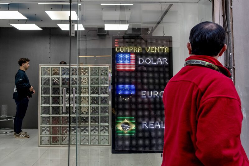 Os custos de captação no mercado local crescem, especialmente para empresas dependentes do peso Os custos de captação no mercado local crescem, especialmente para empresas dependentes do peso