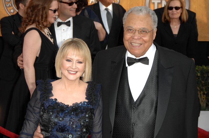Cecilia Hart y James Earl Jones en los 15° Premios Anuales del Sindicato de Actores. Auditorio Shrine, Los Ángeles. Cecilia Hart y James Earl Jones en los 15° Premios Anuales del Sindicato de Actores. Auditorio Shrine, Los Ángeles.