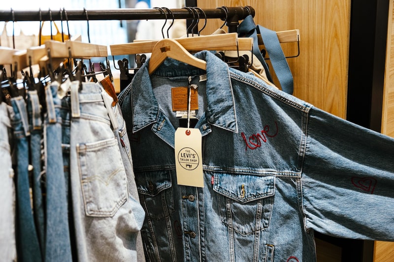 Una chaqueta en la sección Tailor Shop de una tienda Levi's en Nueva York, EE UU, el jueves 7 de marzo de 2024. Una chaqueta en la sección Tailor Shop de una tienda Levi's en Nueva York, EE UU, el jueves 7 de marzo de 2024.