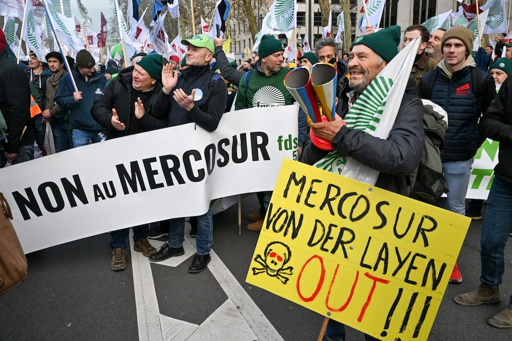 Protesto na França contra o acordo com o Mercosul Protesto na França contra o acordo com o Mercosul