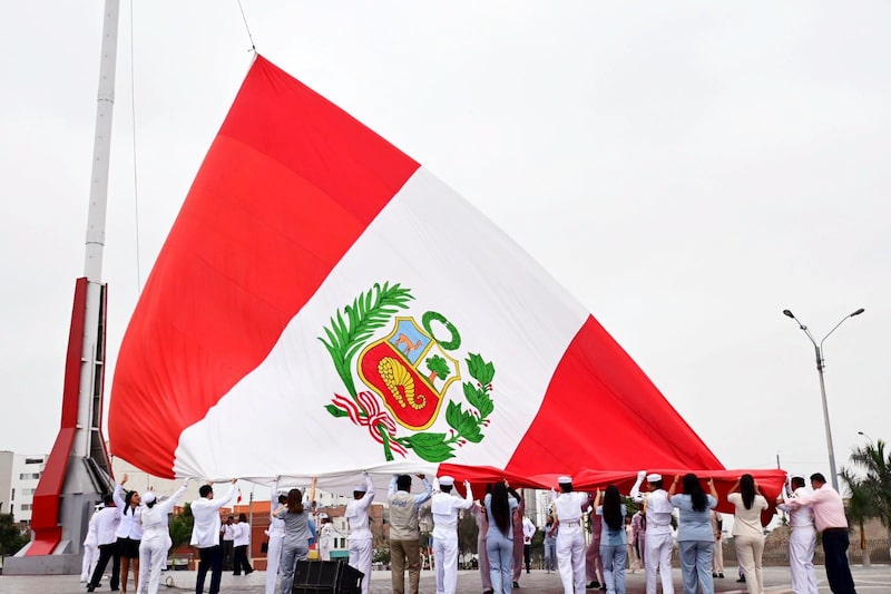 En la Plaza a la Bandera de Pueblo Libre, el personal naval participó en el solemne Izamiento del Pabellón Nacional, el 9 de de agosto de 2026. En la Plaza a la Bandera de Pueblo Libre, el personal naval participó en el solemne Izamiento del Pabellón Nacional, el 9 de de agosto de 2026.