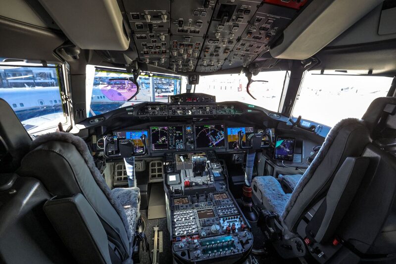 La Administración Federal de Aviación dijo en un comunicado que concedía a las compañías aéreas un año más de plazo para cumplir la norma con el fin de dar tiempo a la certificación y la instalación. La Administración Federal de Aviación dijo en un comunicado que concedía a las compañías aéreas un año más de plazo para cumplir la norma con el fin de dar tiempo a la certificación y la instalación.