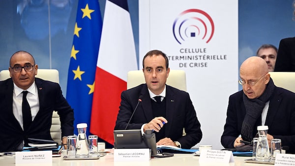 Francia impondrá toques de queda tras los disturbios del fin de semana Francia impondrá toques de queda tras los disturbios del fin de semana