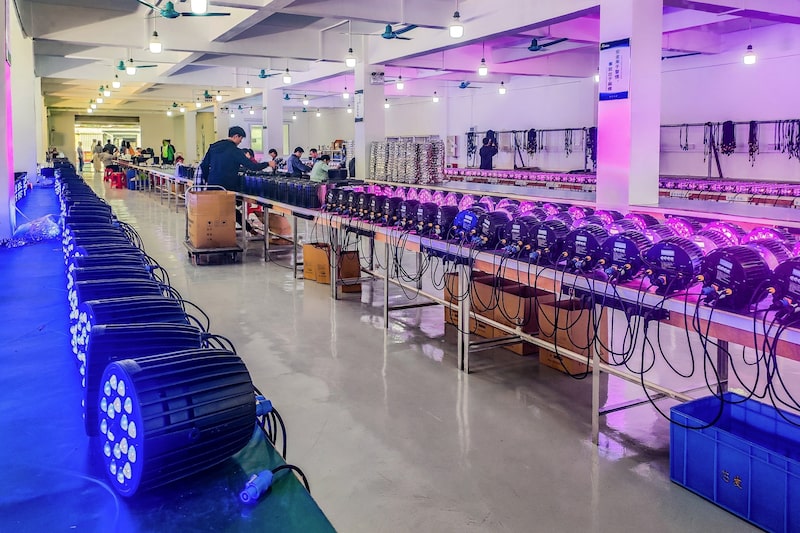 En los últimos años, China ha aumentado los préstamos al sector industrial para ayudar a empresas, pero algunos de esos préstamos se están reduciendo ahora. En los últimos años, China ha aumentado los préstamos al sector industrial para ayudar a empresas, pero algunos de esos préstamos se están reduciendo ahora.