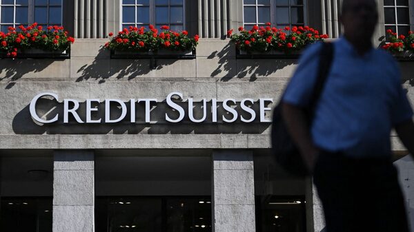 Caída de acciones de Credit Suisse aumenta odisea de recuperar confianza de inversores Caída de acciones de Credit Suisse aumenta odisea de recuperar confianza de inversores