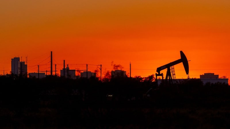 Las preocupaciones económicas arrastran al precio del petróleo por debajo de US$70. Las preocupaciones económicas arrastran al precio del petróleo por debajo de US$70.