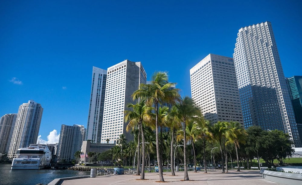 Edificios en el centro de Miami, Florida, junto al Bayfront Park. Edificios en el centro de Miami, Florida, junto al Bayfront Park.