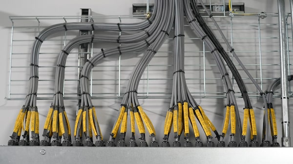 El multimillonario Gautam Adani invertirá US$5.000 millones en megacentro de IA de Google El multimillonario Gautam Adani invertirá US$5.000 millones en megacentro de IA de Google