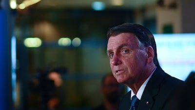 Bolsonaro dice que cumplirá con la Constitución, pero no reconoce su derrota Bolsonaro dice que cumplirá con la Constitución, pero no reconoce su derrota