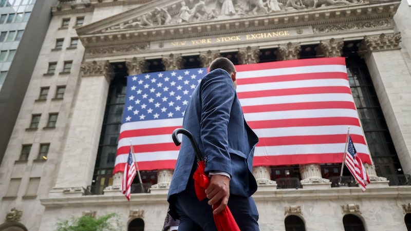 Ibovespa cai e dólar recua a R$ 5,21 após PIB dos EUA frustrar expectativas Ibovespa cai e dólar recua a R$ 5,21 após PIB dos EUA frustrar expectativas