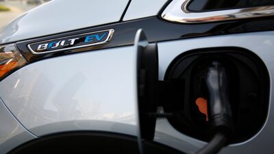 Risco de incêndio em bateria leva GM a fazer recall de carro elétrico Bolt a um custo de US$ 1 bilhão Risco de incêndio em bateria leva GM a fazer recall de carro elétrico Bolt a um custo de US$ 1 bilhão