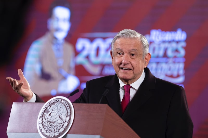 Andrés Manuel López Obrador dijo que seguirá trabajando durante su convalecencia y que sus síntomas son menos que antes. Andrés Manuel López Obrador dijo que seguirá trabajando durante su convalecencia y que sus síntomas son menos que antes.