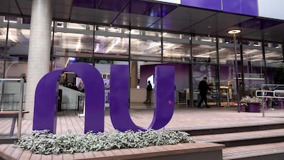 Nubank enfrenta presión regulatoria en Brasil y busca licencia bancaria para protegerse Nubank enfrenta presión regulatoria en Brasil y busca licencia bancaria para protegerse