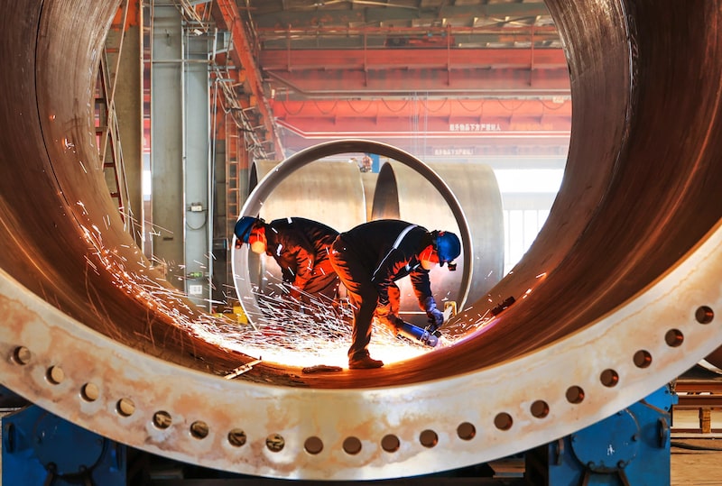 China también fijó el objetivo de déficit fiscal para este año en torno al 4% del producto interior bruto. China también fijó el objetivo de déficit fiscal para este año en torno al 4% del producto interior bruto.