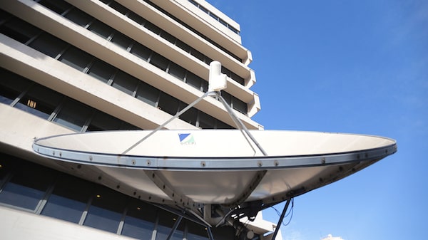 Telecom Argentina se suma al club de empresas que colocan deuda a una década en Wall Street Telecom Argentina se suma al club de empresas que colocan deuda a una década en Wall Street